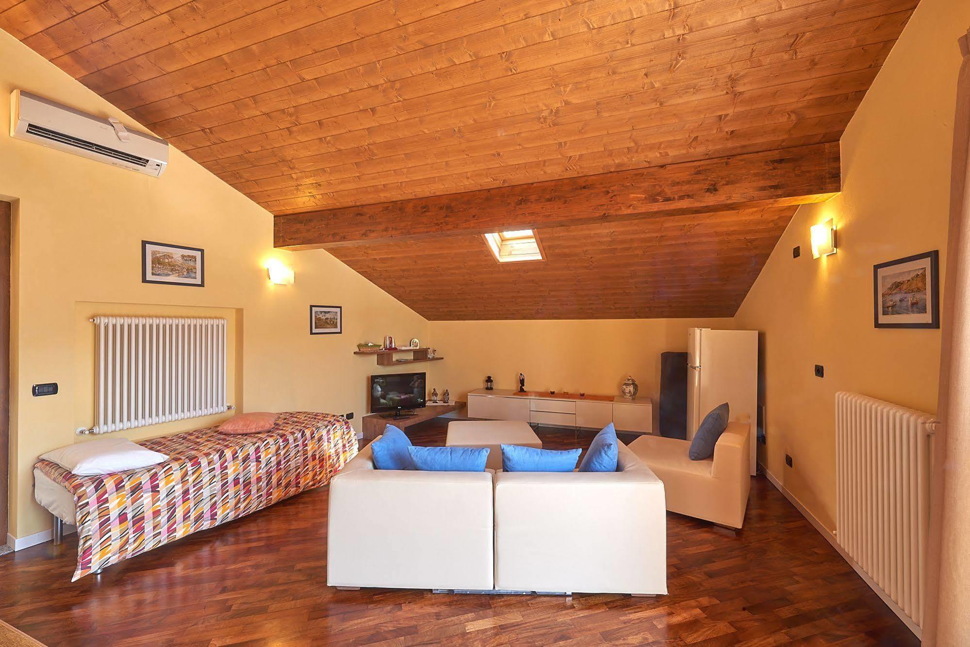 B&B-Foresteria Casa Della Musica Lake Como Mandello del Lario Luaran gambar
