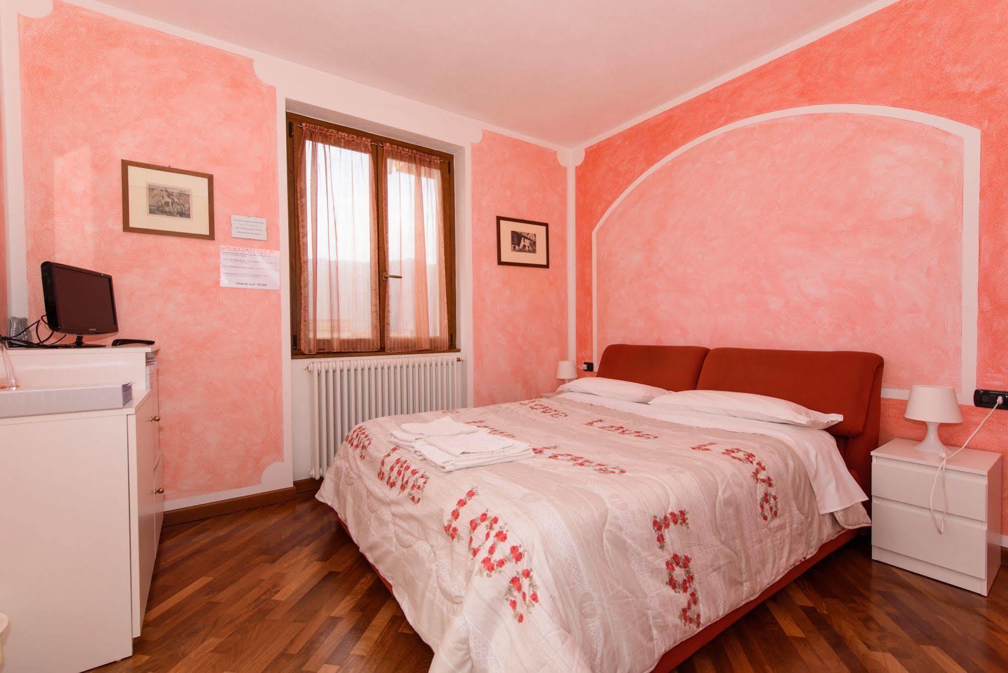 B&B-Foresteria Casa Della Musica Lake Como Mandello del Lario Luaran gambar