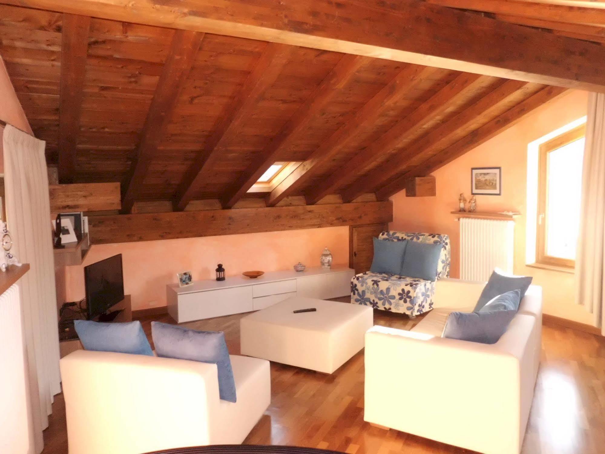 B&B-Foresteria Casa Della Musica Lake Como Mandello del Lario Luaran gambar